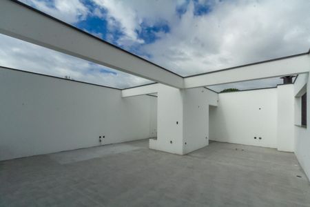 Casa de condomínio à venda com 130m², 2 quartos e 2 vagasCobertura