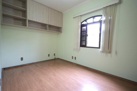 Casa à venda com 250m², 3 quartos e 4 vagasQuarto 2