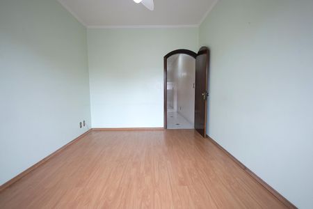 Casa à venda com 250m², 3 quartos e 4 vagasQuarto Suíte