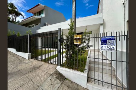 Casa para alugar com 120m², 2 quartos e 1 vaga Casa para alugar com 120m², 2 quartos e 1 vagaFachada