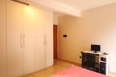 Casa à venda com 360m², 3 quartos e 2 vagasQuarto 1 - Suíte