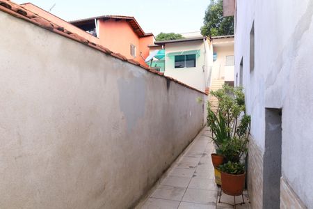 Casa à venda com 360m², 3 quartos e 2 vagasQuintal - Corredor