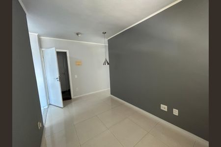 Sala de apartamento para alugar com 2 quartos, 45m² em Água Santa, Rio de Janeiro