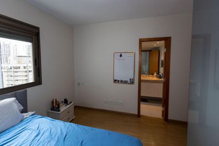 Apartamento à venda com 201m², 4 quartos e 4 vagasSuíte 1