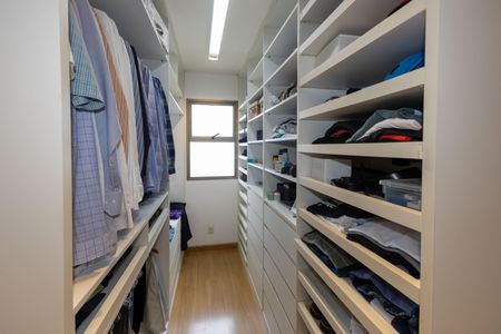 Apartamento à venda com 201m², 4 quartos e 4 vagasCloset da suíte 2