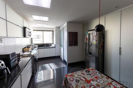 Apartamento à venda com 201m², 4 quartos e 4 vagasCozinha