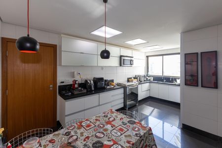 Apartamento à venda com 201m², 4 quartos e 4 vagasCozinha