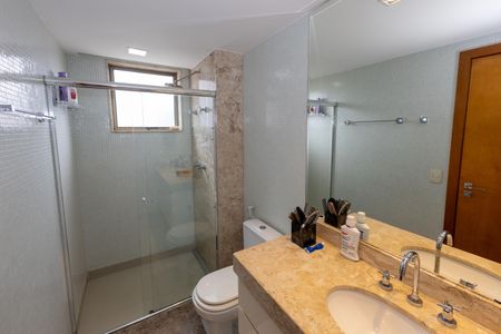 Apartamento à venda com 201m², 4 quartos e 4 vagasBanheiro da Suíte 1