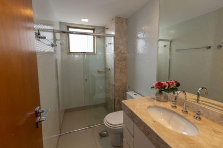 Apartamento à venda com 201m², 4 quartos e 4 vagasBanheiro 1