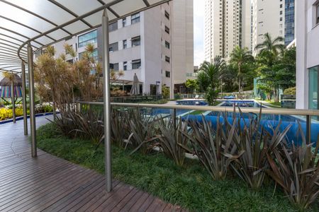 Apartamento à venda com 201m², 4 quartos e 4 vagasÁrea comum - Piscina