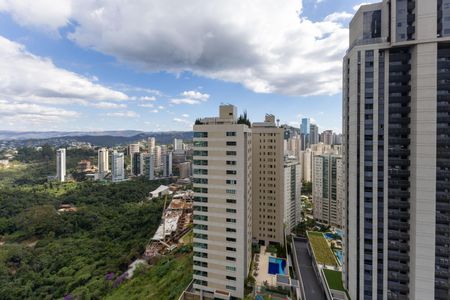 Apartamento à venda com 201m², 4 quartos e 4 vagasVista da Suíte 2