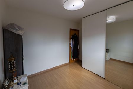 Apartamento à venda com 201m², 4 quartos e 4 vagasQuarto 2
