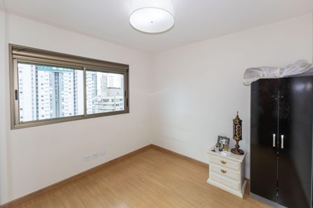 Apartamento à venda com 201m², 4 quartos e 4 vagasQuarto 2