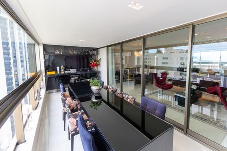 Apartamento à venda com 201m², 4 quartos e 4 vagasVaranda da Sala