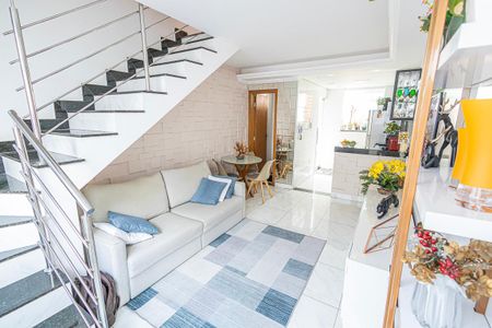 Sala de casa de condomínio para alugar com 2 quartos, 87m² em Planalto, Belo Horizonte