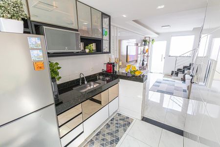 Cozinha de casa de condomínio para alugar com 2 quartos, 87m² em Planalto, Belo Horizonte