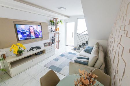 Sala de casa de condomínio para alugar com 2 quartos, 87m² em Planalto, Belo Horizonte