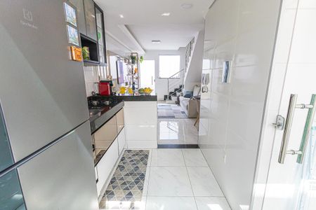 Cozinha de casa de condomínio para alugar com 2 quartos, 87m² em Planalto, Belo Horizonte