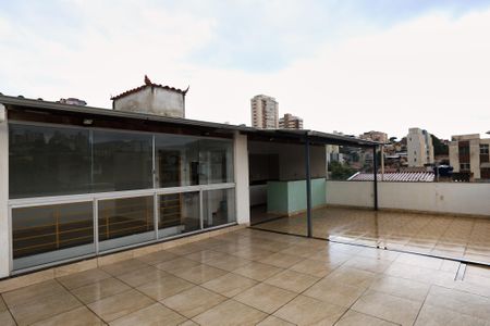 Casa para alugar com 500m², 3 quartos e 1 vagaCobertura