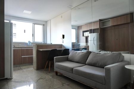 Sala de kitnet/studio para alugar com 1 quarto, 42m² em Savassi, Belo Horizonte