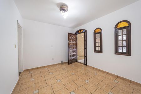 Casa para alugar com 196m², 3 quartos e 2 vagasSala