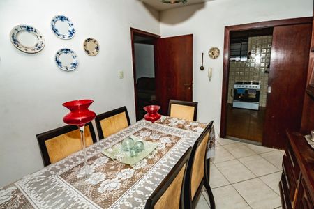 Casa à venda com 251m², 4 quartos e 2 vagasÁrea de Serviço