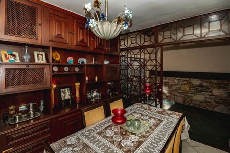 Casa à venda com 251m², 4 quartos e 2 vagasÁrea de Serviço