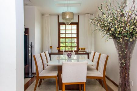 Casa à venda com 8 quartos, 560m² em Camboinhas, Niterói