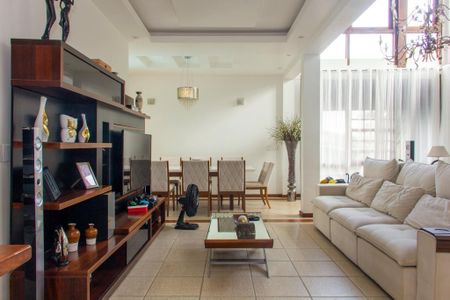 Casa à venda com 8 quartos, 560m² em Camboinhas, Niterói