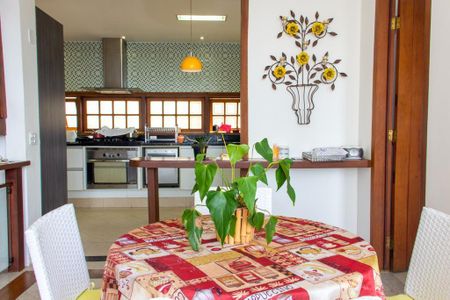 Casa à venda com 8 quartos, 560m² em Camboinhas, Niterói