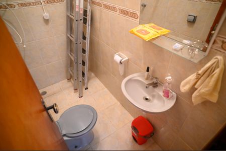 Casa à venda com 170m², 2 quartos e 6 vagasBanheiro de Serviço