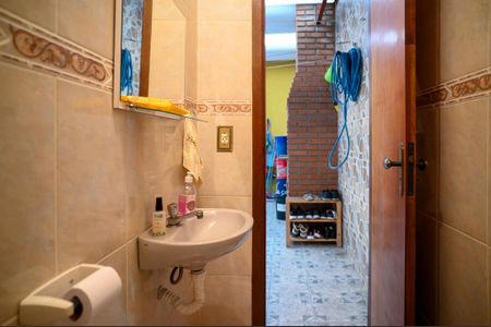 Casa à venda com 170m², 2 quartos e 6 vagasBanheiro de Serviço