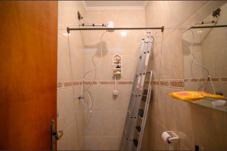 Casa à venda com 170m², 2 quartos e 6 vagasBanheiro de Serviço