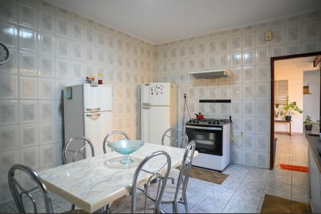 Casa à venda com 170m², 2 quartos e 6 vagasCozinha