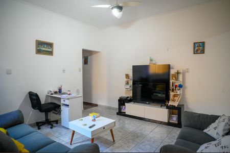 Casa à venda com 170m², 2 quartos e 6 vagasSala