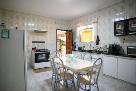 Casa à venda com 170m², 2 quartos e 6 vagasCozinha