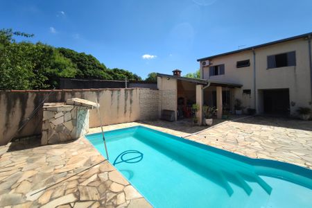 Casa à venda com 300m², 3 quartos e 1 vagaQuintal - Piscina