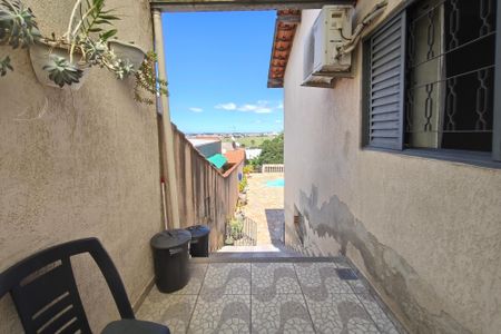 Casa à venda com 300m², 3 quartos e 1 vagaCorredor - Quintal