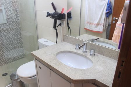 Apartamento à venda com 122m², 3 quartos e 4 vagasBanheiro da Suíte 2