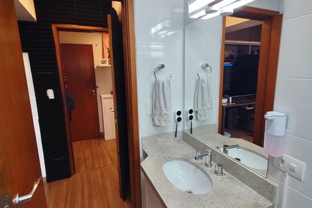 Apartamento à venda com 122m², 3 quartos e 4 vagasBanheiro da Suíte 1