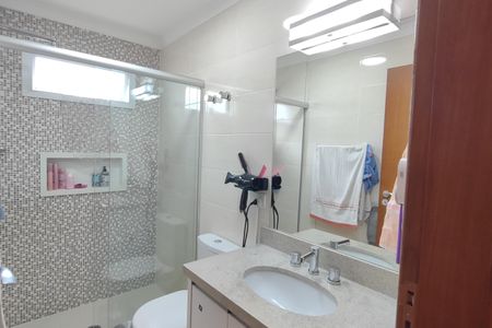 Apartamento à venda com 122m², 3 quartos e 4 vagasBanheiro da Suíte 2