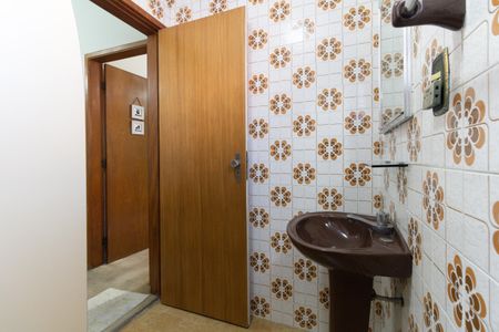 Casa à venda com 165m², 3 quartos e 2 vagas Casa à venda com 165m², 3 quartos e 2 vagasBanheiro Social