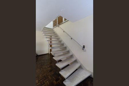 Escada de casa para alugar com 3 quartos, 165m² em Vila Vera, São Paulo