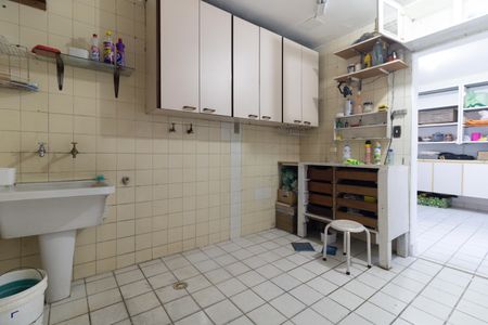 Casa à venda com 165m², 3 quartos e 2 vagas Casa à venda com 165m², 3 quartos e 2 vagasLavanderia