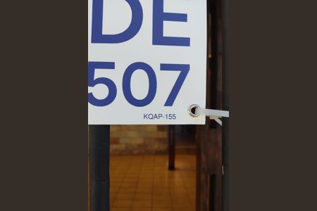 Casa à venda com 165m², 3 quartos e 2 vagas Casa à venda com 165m², 3 quartos e 2 vagasFachada