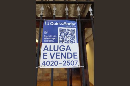 Casa à venda com 165m², 3 quartos e 2 vagas Casa à venda com 165m², 3 quartos e 2 vagasFachada