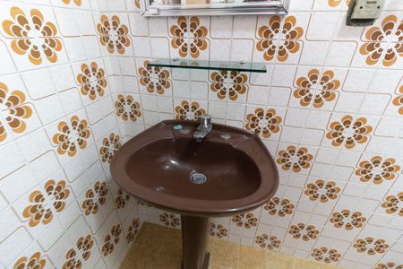 Casa à venda com 165m², 3 quartos e 2 vagas Casa à venda com 165m², 3 quartos e 2 vagasBanheiro Social