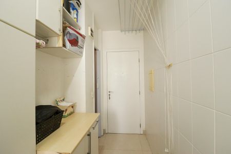 Apartamento à venda com 92m², 3 quartos e 2 vagas Apartamento à venda com 92m², 3 quartos e 2 vagas Área de Serviço e Banheiro de Serviço