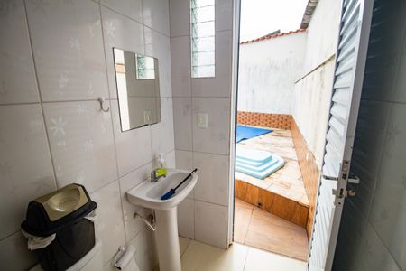 Casa para alugar com 172m², 2 quartos e 3 vagasBanheiro da Piscina