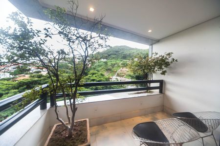Apartamento à venda com 101m², 2 quartos e 2 vagasVaranda da Sala